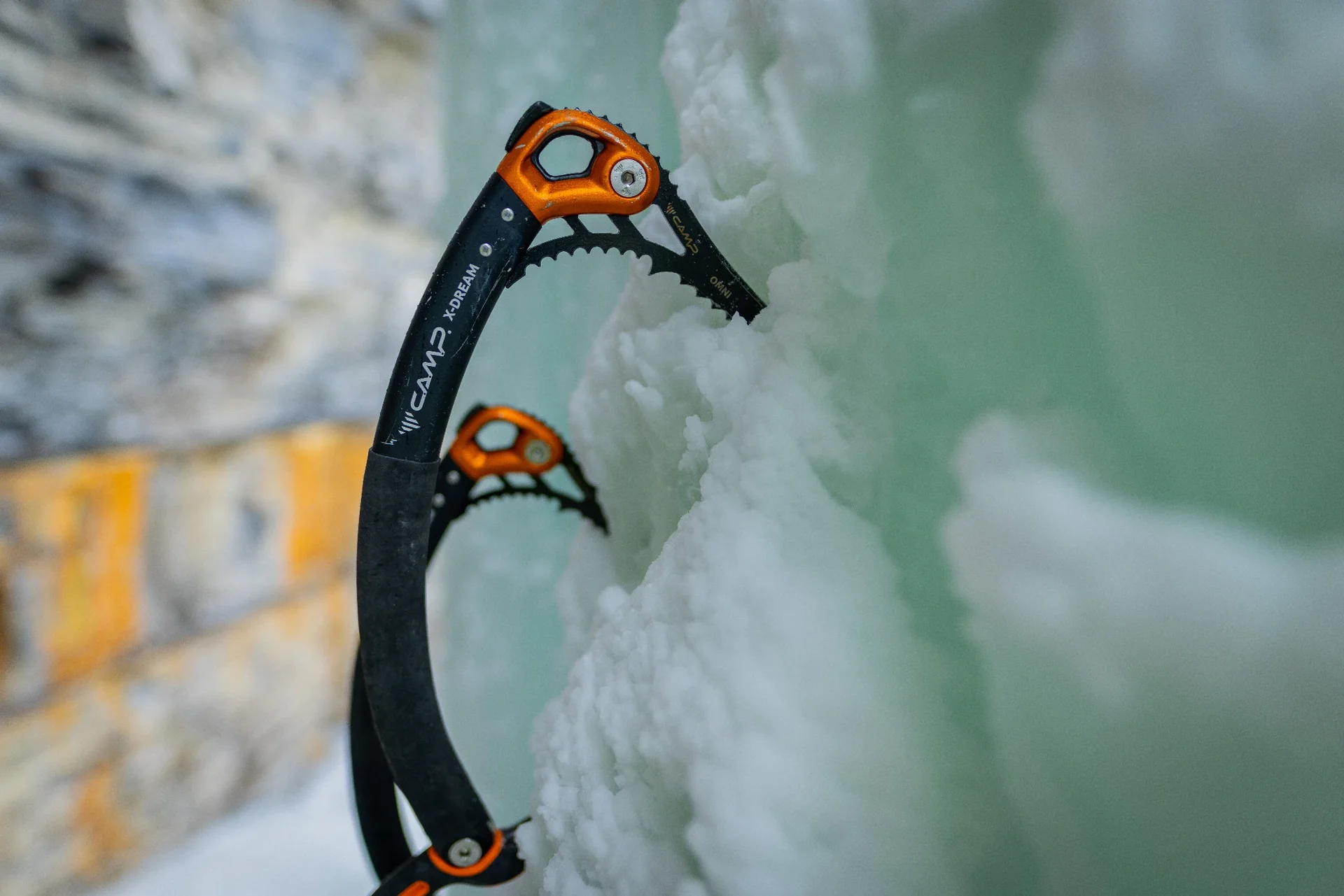 A closer look at the X-Dream head and pick at Pont Rouge, Québec.